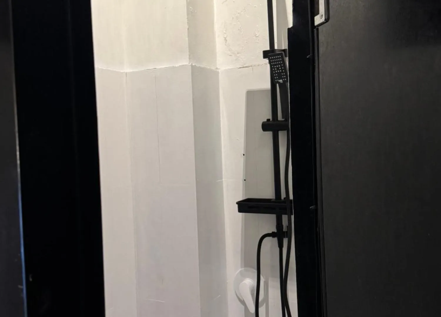 Minimalist Apartment Long Term 세미냑